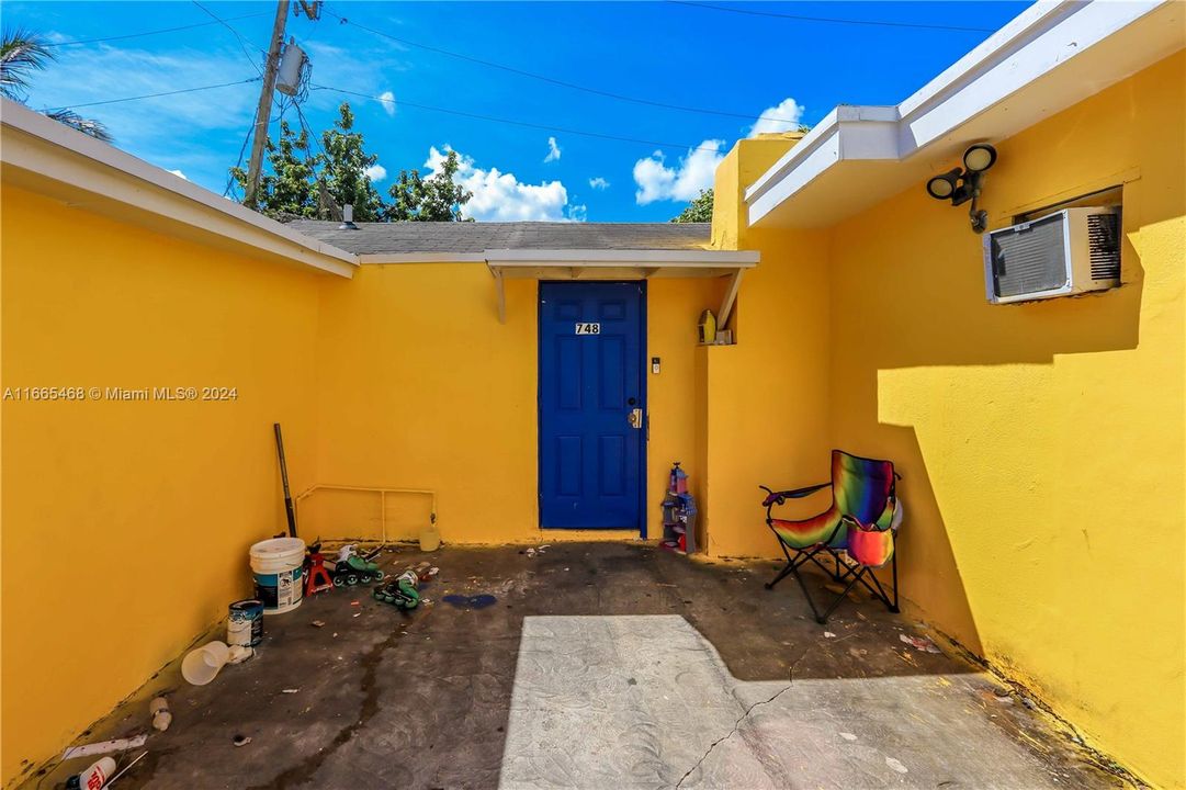 For Sale: $375,000 (3 beds, 2 baths, 936 Square Feet)