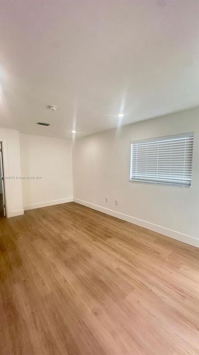 For Rent: $2,700 (2 beds, 1 baths, 1584 Square Feet)