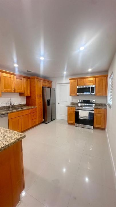 For Rent: $2,700 (2 beds, 1 baths, 1584 Square Feet)