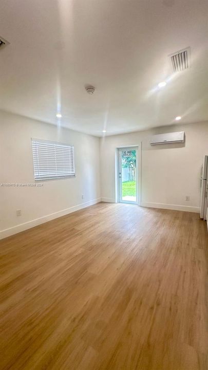 For Rent: $2,700 (2 beds, 1 baths, 1584 Square Feet)