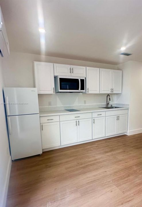 For Rent: $2,700 (2 beds, 1 baths, 1584 Square Feet)