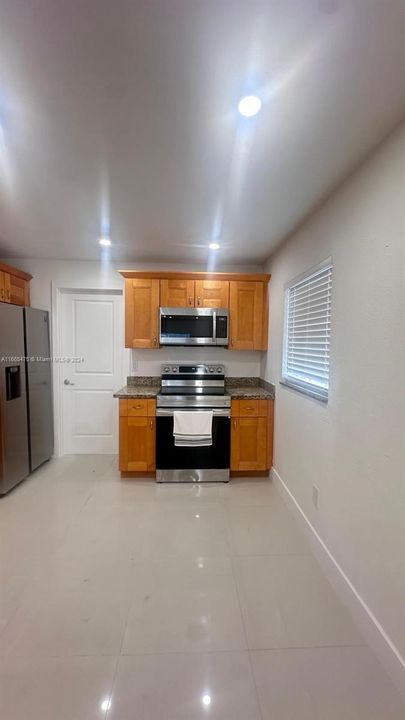 For Rent: $2,700 (2 beds, 1 baths, 1584 Square Feet)