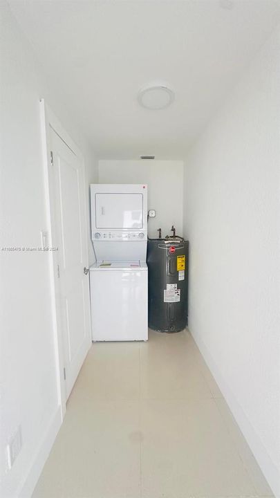 For Rent: $2,700 (2 beds, 1 baths, 1584 Square Feet)