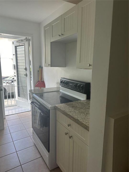 For Rent: $2,250 (1 beds, 1 baths, 800 Square Feet)