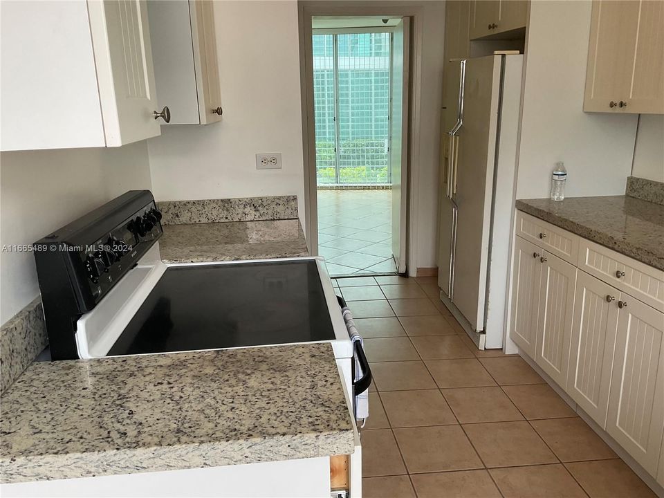 For Rent: $2,250 (1 beds, 1 baths, 800 Square Feet)