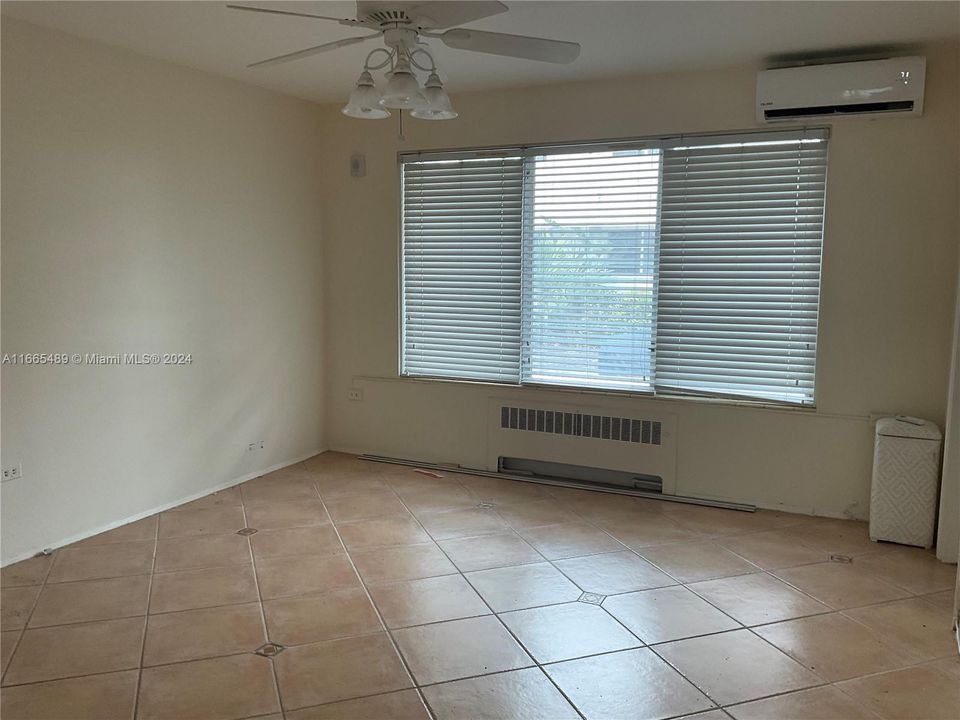 For Rent: $2,250 (1 beds, 1 baths, 800 Square Feet)