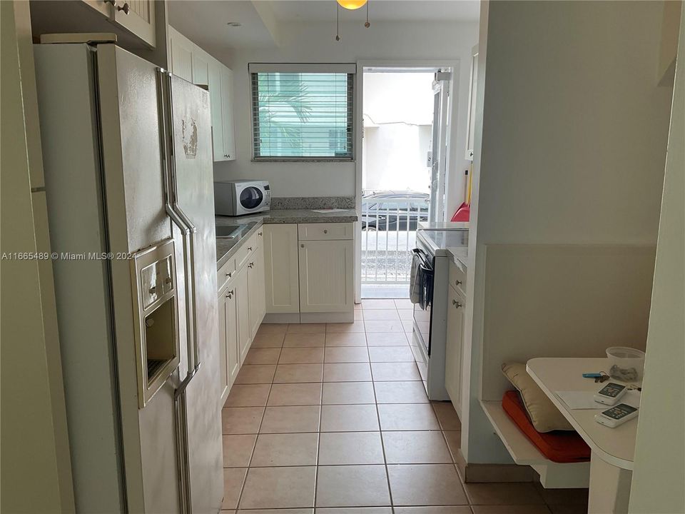 For Rent: $2,250 (1 beds, 1 baths, 800 Square Feet)