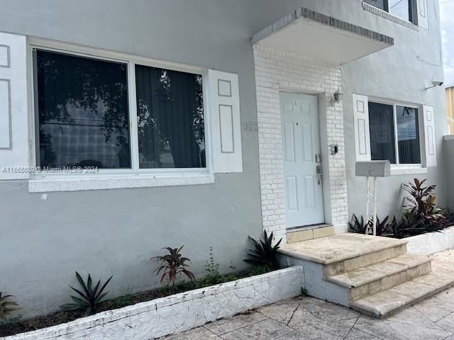 For Rent: $2,850 (2 beds, 1 baths, 1800 Square Feet)