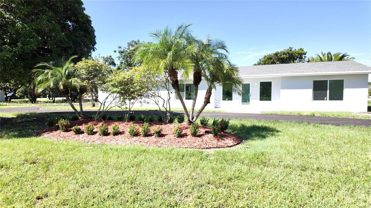 For Sale: $860,000 (3 beds, 2 baths, 1912 Square Feet)