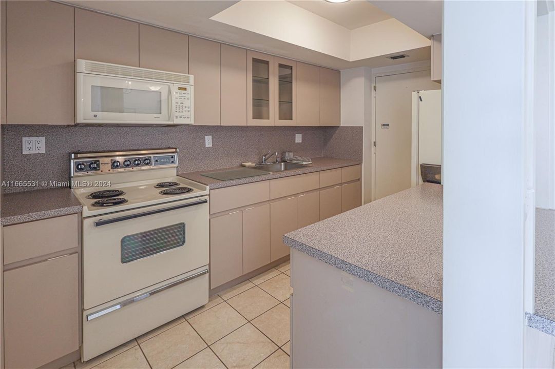 For Sale: $355,000 (2 beds, 2 baths, 1154 Square Feet)