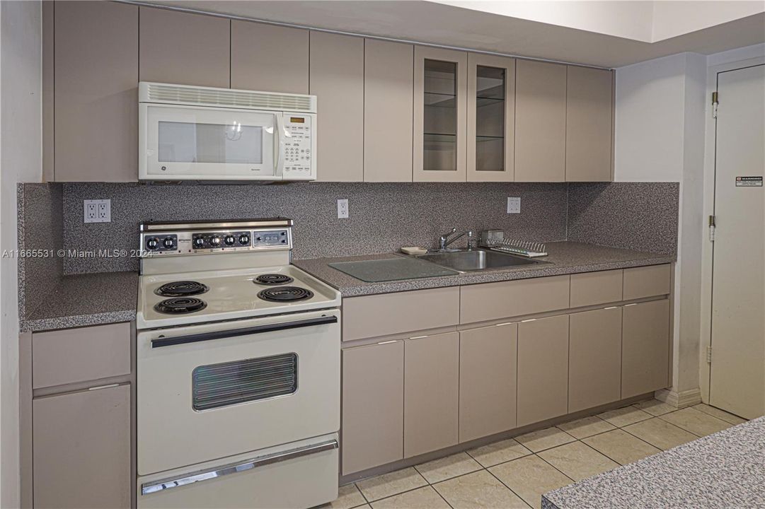 For Sale: $355,000 (2 beds, 2 baths, 1154 Square Feet)