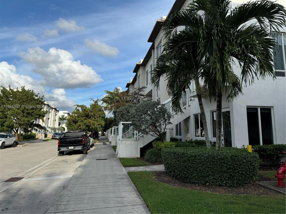 For Sale: $550,000 (3 beds, 2 baths, 1351 Square Feet)