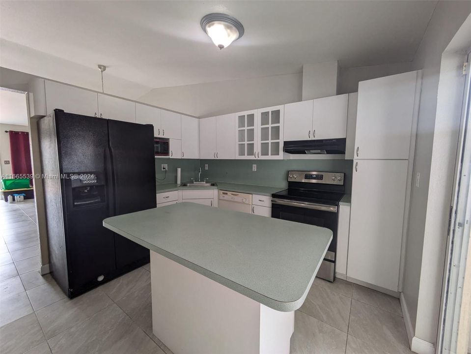 Active With Contract: $450,000 (3 beds, 2 baths, 1190 Square Feet)