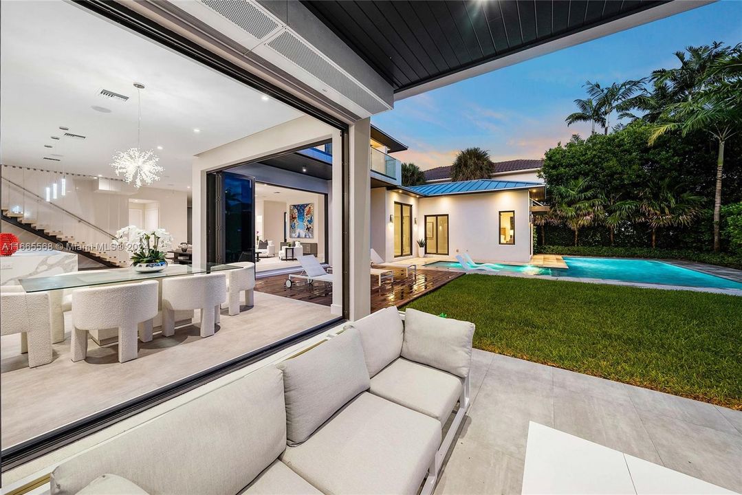 En Venta: $8,495,000 (6 camas, 7 baños, 5713 Pies cuadrados)