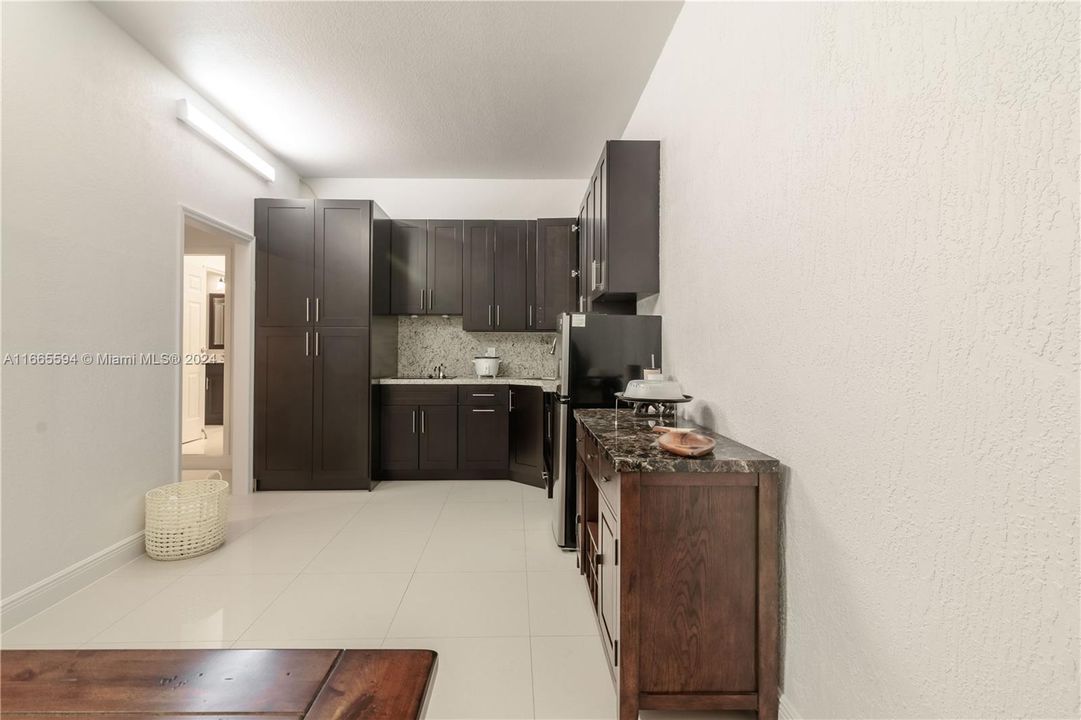 En Venta: $1,300,000 (5 camas, 4 baños, 2864 Pies cuadrados)