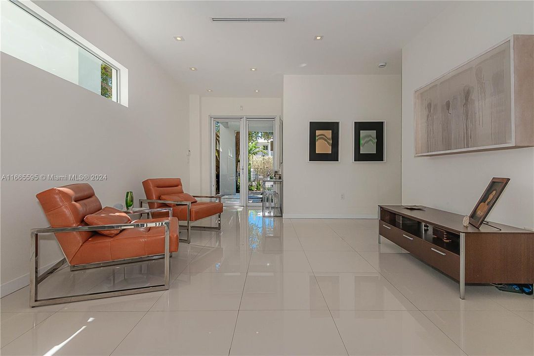 En Venta: $1,899,000 (3 camas, 3 baños, 2104 Pies cuadrados)