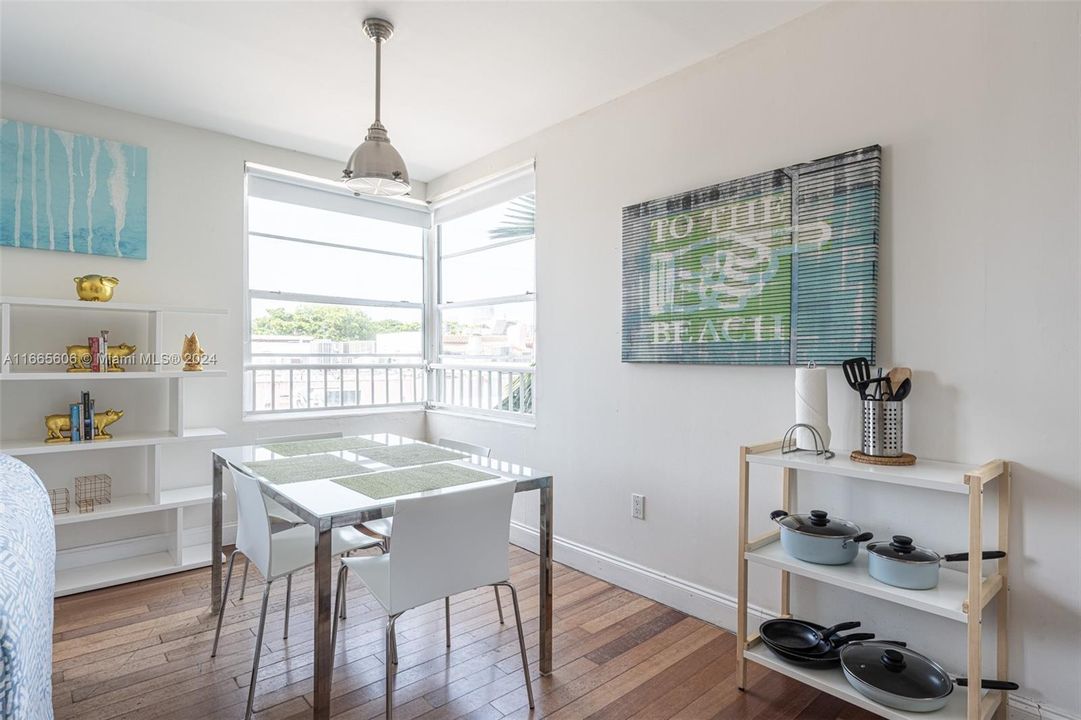 For Sale: $425,000 (1 beds, 1 baths, 537 Square Feet)