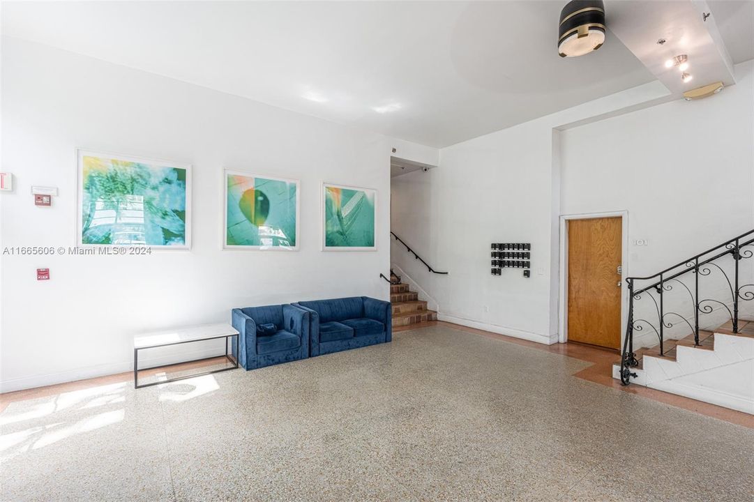 For Sale: $425,000 (1 beds, 1 baths, 537 Square Feet)