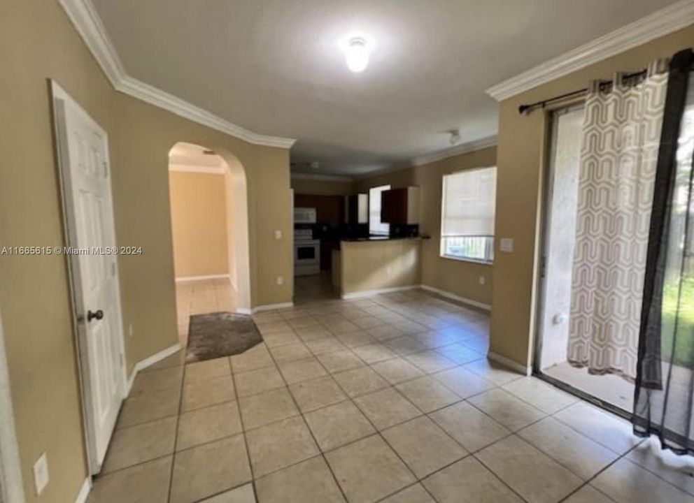 For Sale: $345,999 (4 beds, 2 baths, 2028 Square Feet)