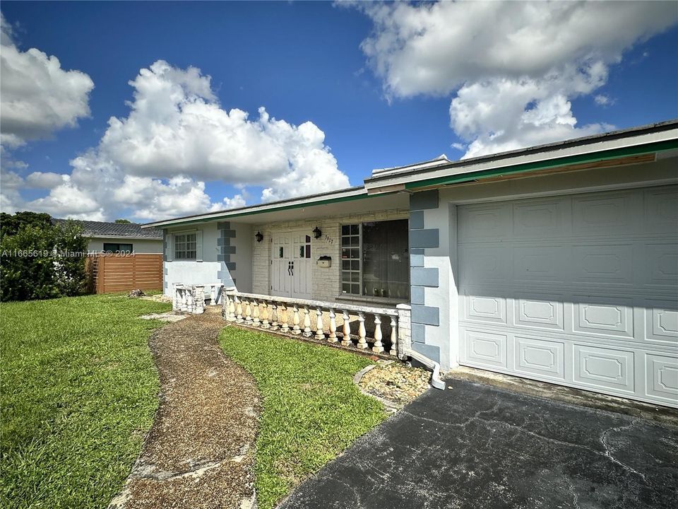 For Sale: $632,500 (3 beds, 2 baths, 1692 Square Feet)