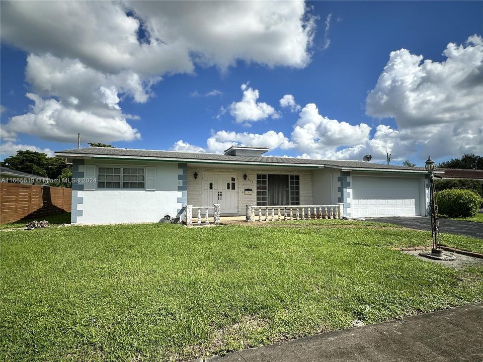 For Sale: $632,500 (3 beds, 2 baths, 1692 Square Feet)