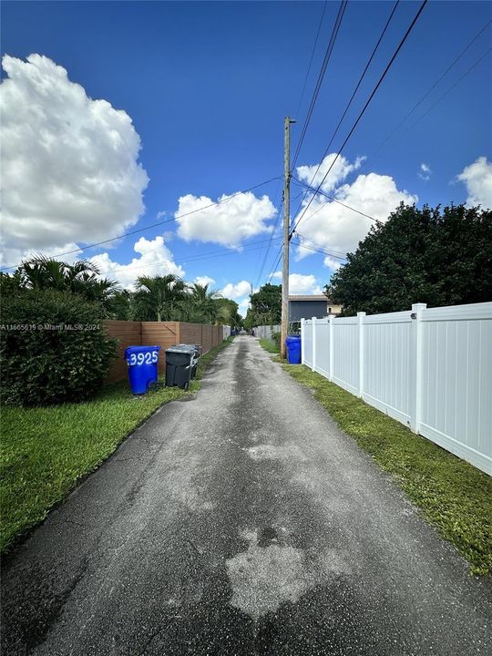 For Sale: $632,500 (3 beds, 2 baths, 1692 Square Feet)