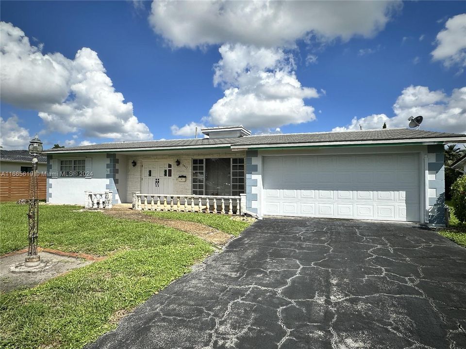 For Sale: $632,500 (3 beds, 2 baths, 1692 Square Feet)