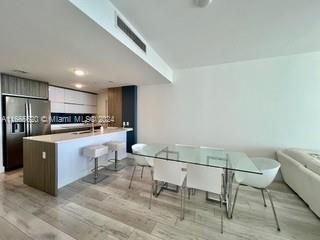 En Venta: $875,000 (3 camas, 3 baños, 1432 Pies cuadrados)