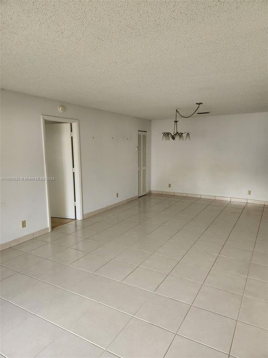 For Sale: $235,000 (2 beds, 2 baths, 1100 Square Feet)