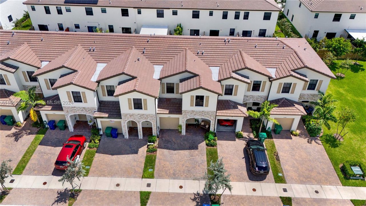 最近售出: $430,000 (3 贝兹, 3 浴室, 1870 平方英尺)