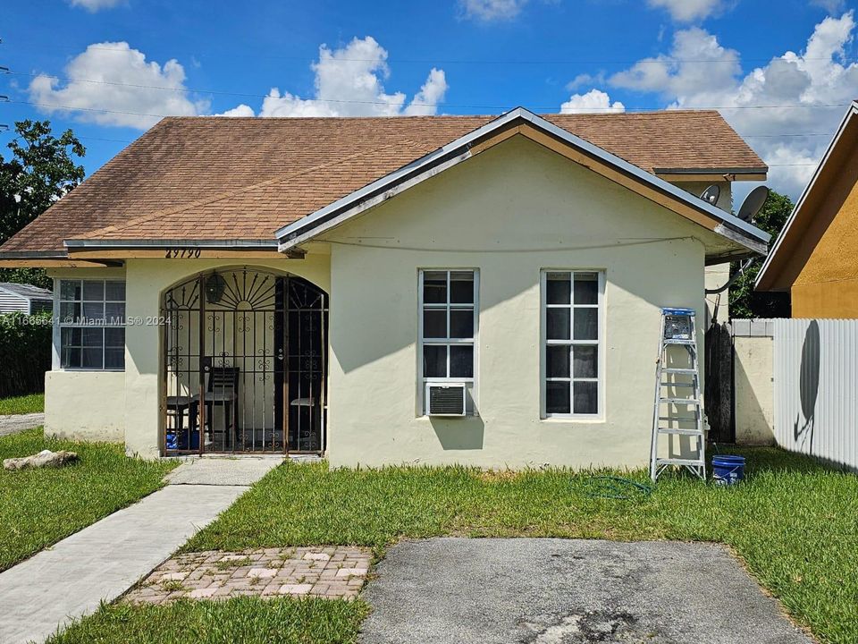 For Sale: $329,000 (3 beds, 2 baths, 1366 Square Feet)