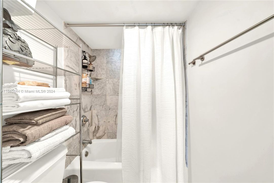 For Sale: $565,000 (1 beds, 1 baths, 1064 Square Feet)