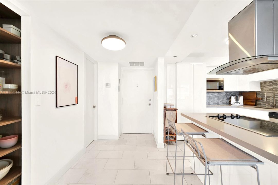 For Sale: $565,000 (1 beds, 1 baths, 1064 Square Feet)