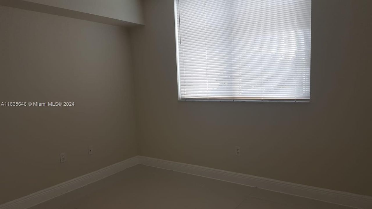 For Rent: $2,800 (2 beds, 2 baths, 948 Square Feet)