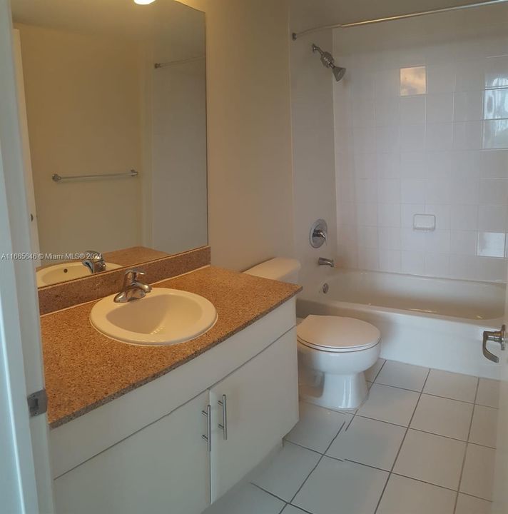 For Rent: $2,800 (2 beds, 2 baths, 948 Square Feet)