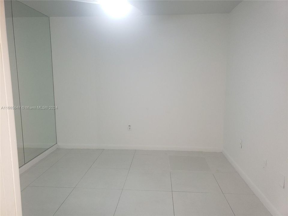 For Rent: $2,800 (2 beds, 2 baths, 910 Square Feet)