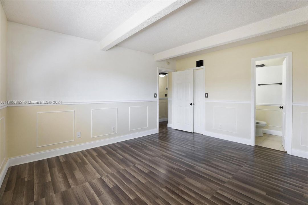 For Sale: $249,900 (2 beds, 2 baths, 905 Square Feet)