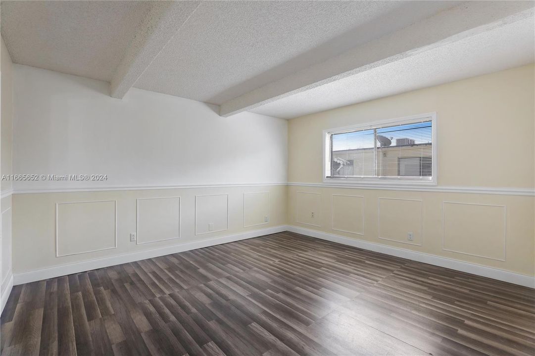 For Sale: $249,900 (2 beds, 2 baths, 905 Square Feet)