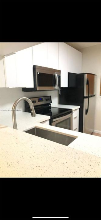 For Rent: $2,500 (2 beds, 2 baths, 936 Square Feet)