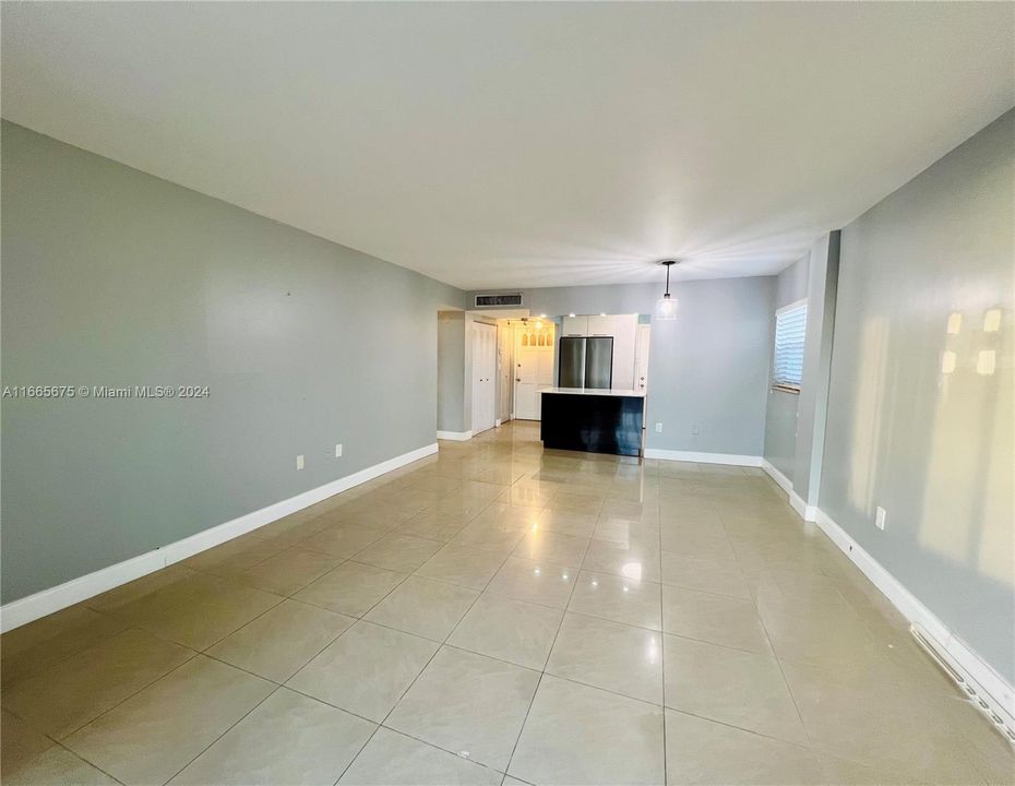 For Sale: $235,000 (2 beds, 2 baths, 1077 Square Feet)