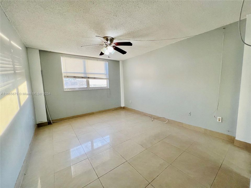 For Sale: $235,000 (2 beds, 2 baths, 1077 Square Feet)