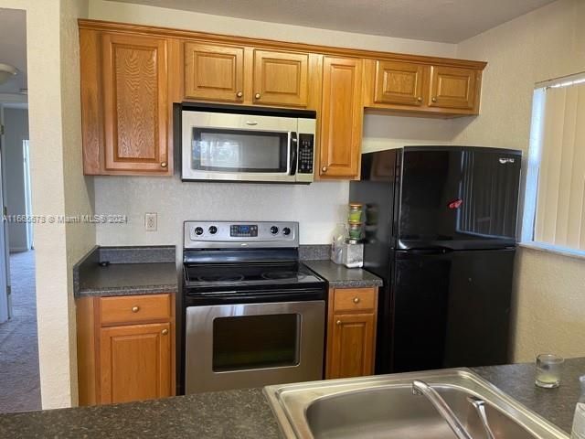 For Rent: $1,700 (1 beds, 1 baths, 704 Square Feet)