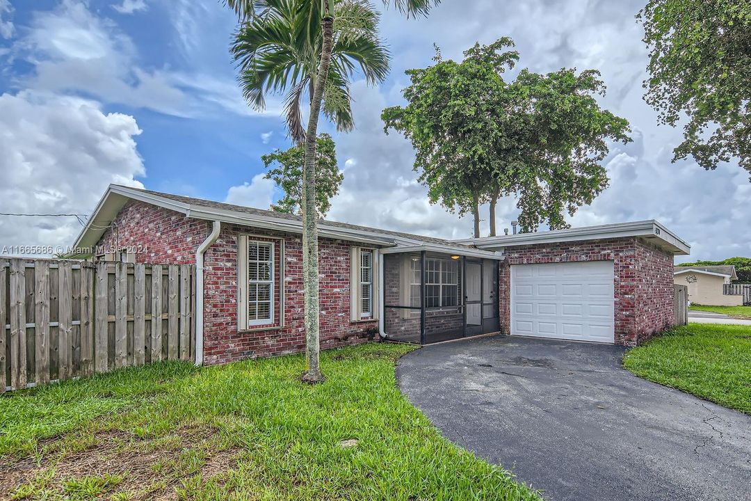 For Sale: $530,000 (3 beds, 2 baths, 1418 Square Feet)