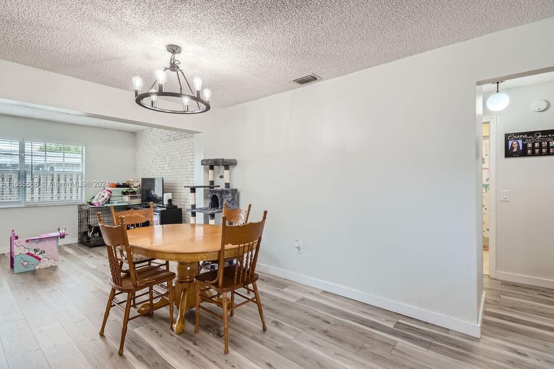 For Sale: $530,000 (3 beds, 2 baths, 1418 Square Feet)