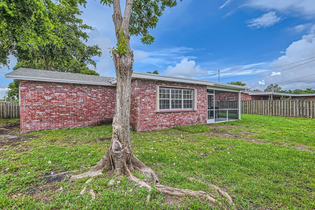 For Sale: $530,000 (3 beds, 2 baths, 1418 Square Feet)