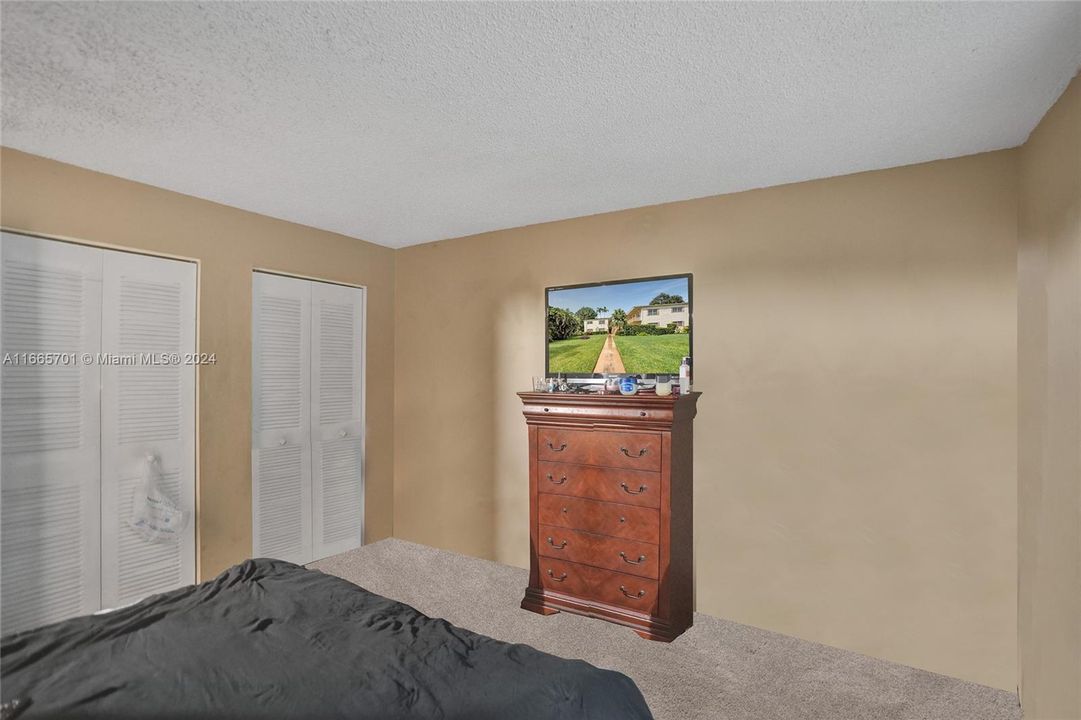 For Sale: $229,900 (2 beds, 2 baths, 900 Square Feet)