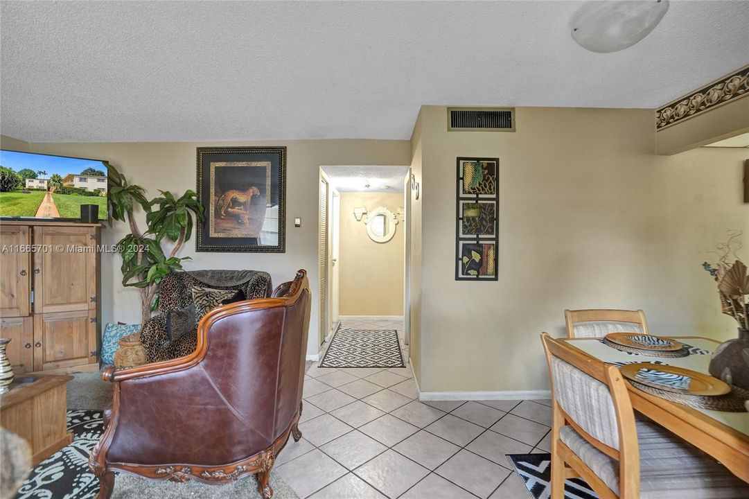 For Sale: $229,900 (2 beds, 2 baths, 900 Square Feet)