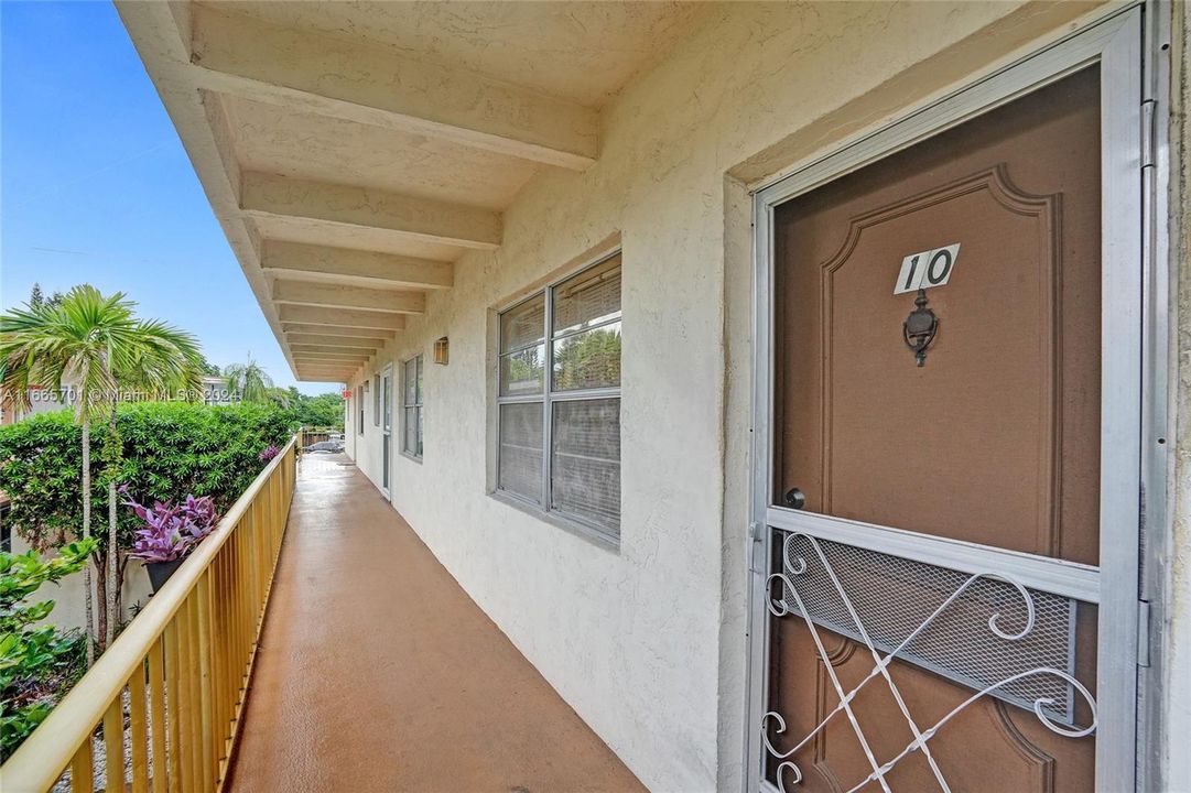 For Sale: $229,900 (2 beds, 2 baths, 900 Square Feet)