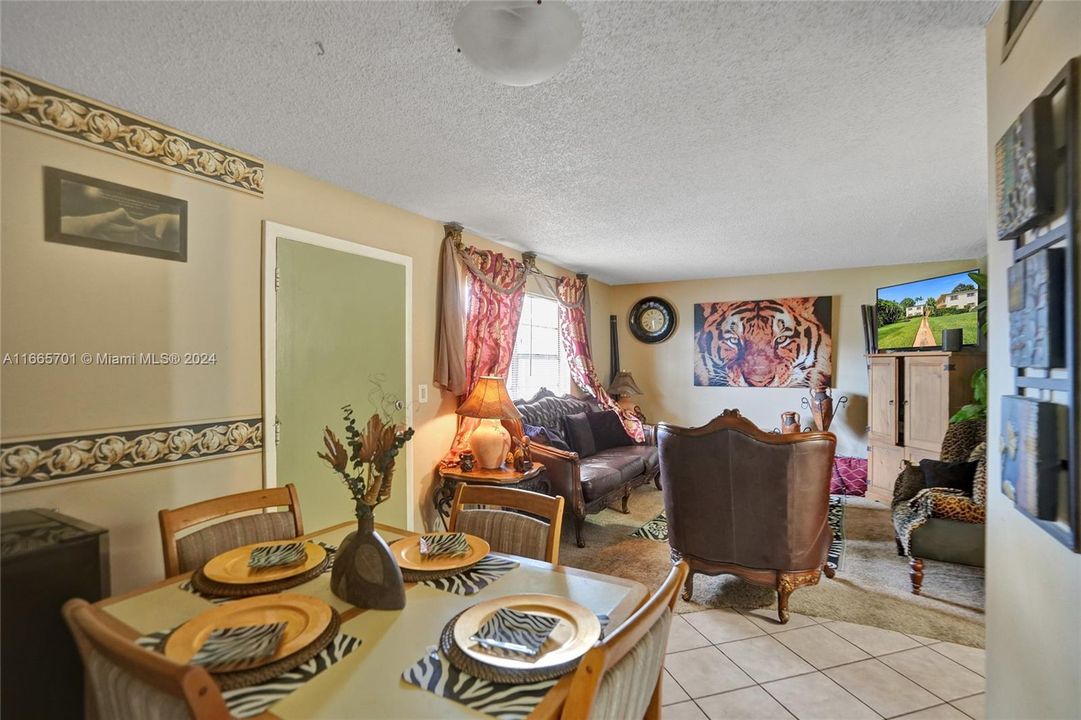 For Sale: $229,900 (2 beds, 2 baths, 900 Square Feet)