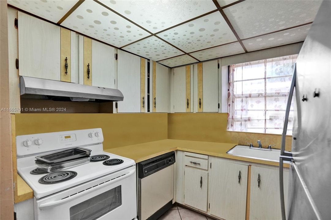 For Sale: $229,900 (2 beds, 2 baths, 900 Square Feet)